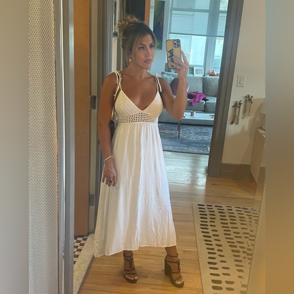 Forever 21 Dresses & Skirts - Forever 21 White Maxi Crochet Top Backless Size Small